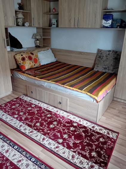 Apartament cu 4 camere în Petrila