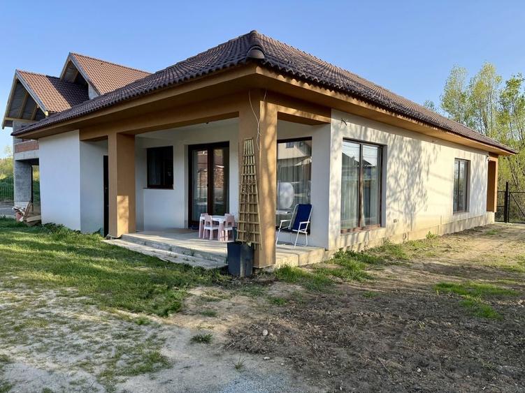 Casă cu 4 camere în Sadu