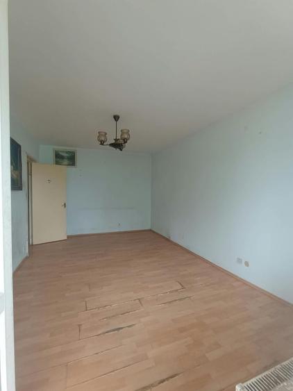 Apartament cu 3 camere decomandat în Prelungirea Ferentari