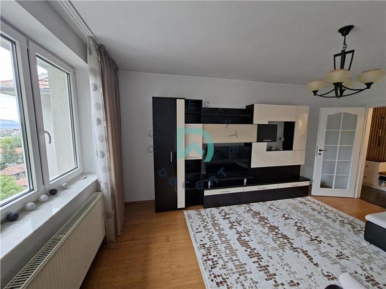 Apartament cu 3 camere decomandat în Central