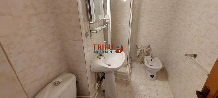 Apartament cu 4 camere semidecomandat, mobilat în Cetate