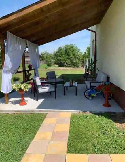 Casă cu 5 camere în Florești