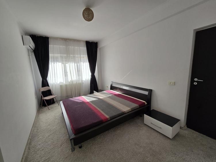 Apartament cu 3 camere decomandat în Roșu