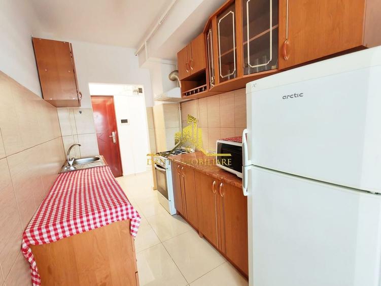Apartament cu 2 camere semidecomandat, mobilat în Ultracentral