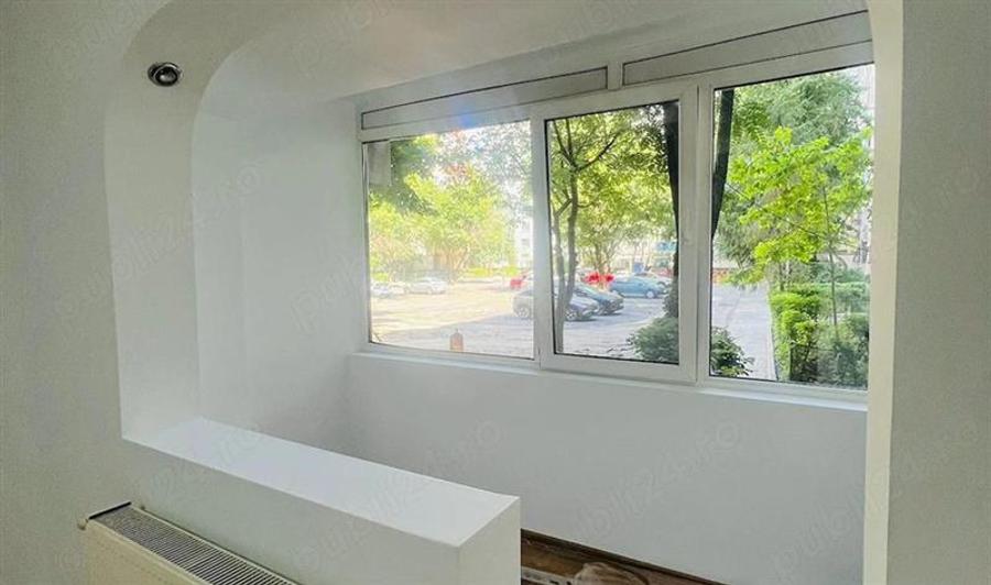 Apartament cu 4 camere decomandat în Tineretului