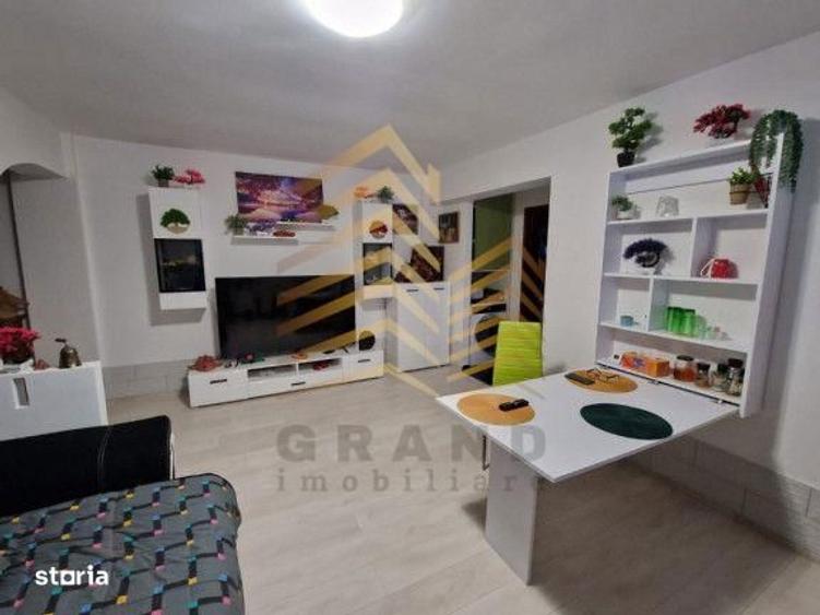Apartament cu 3 camere decomandat în Independenței