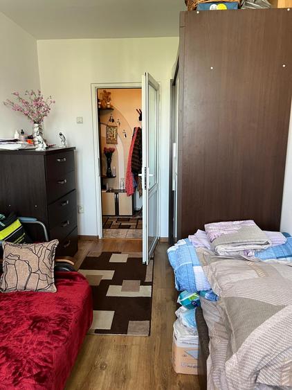 Apartament cu 3 camere semidecomandat în Valea Călugărească