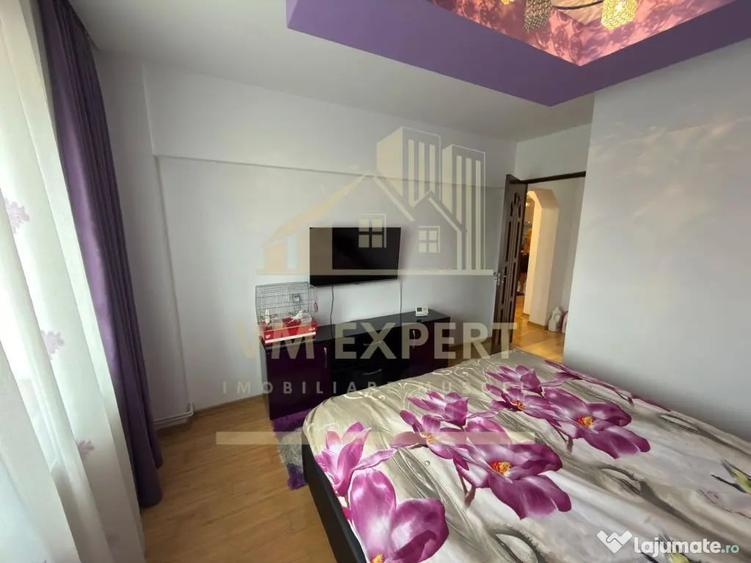 Apartament cu 3 camere decomandat în Sud