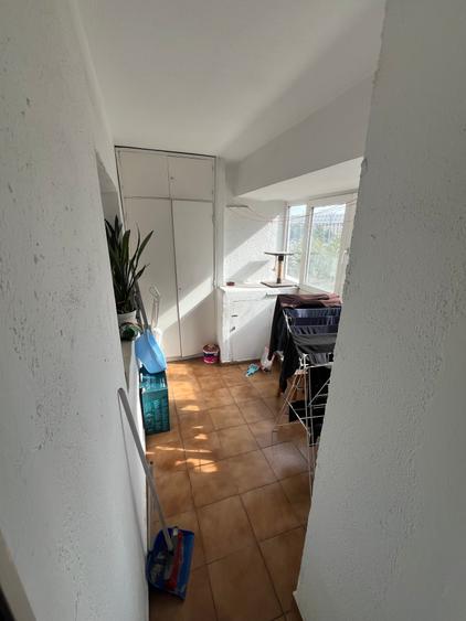Apartament cu 3 camere decomandat în P-ța Victoriei