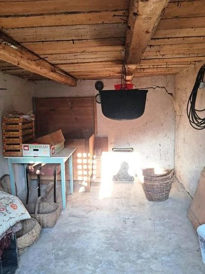 Casa ?i teren de vanzare Polovragi - Racovi?a - 3