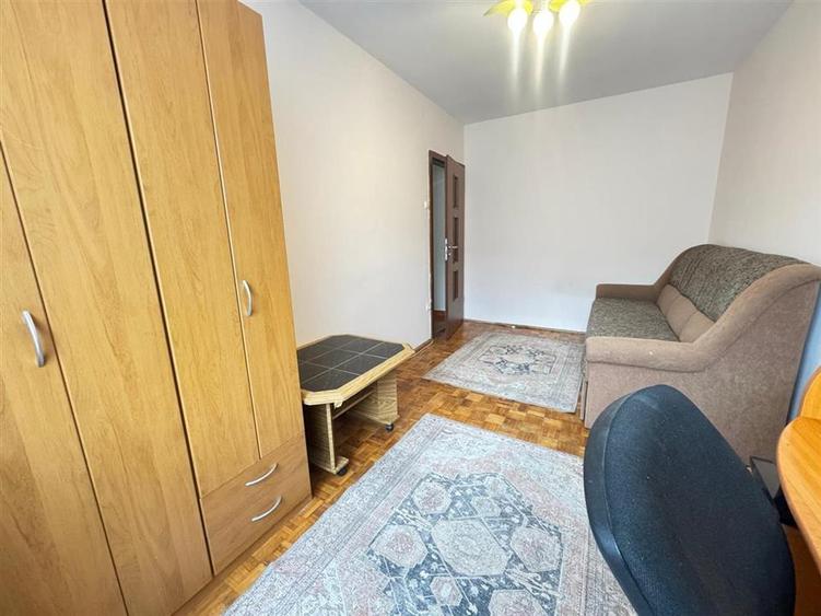 Apartament cu 4 camere decomandat, mobilat în Cedonia