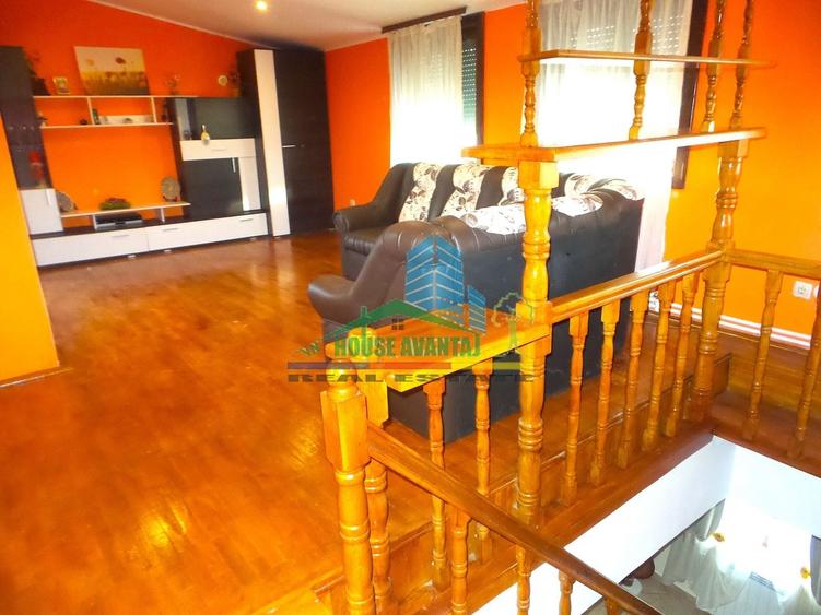 Apartament cu 6 camere decomandat în Central