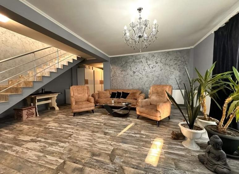 Casă individuală cu 6 camere cu Piscina în Palazu Mare