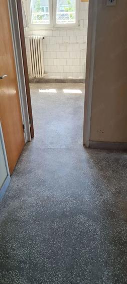 Apartament cu 4 camere semidecomandat în Titan
