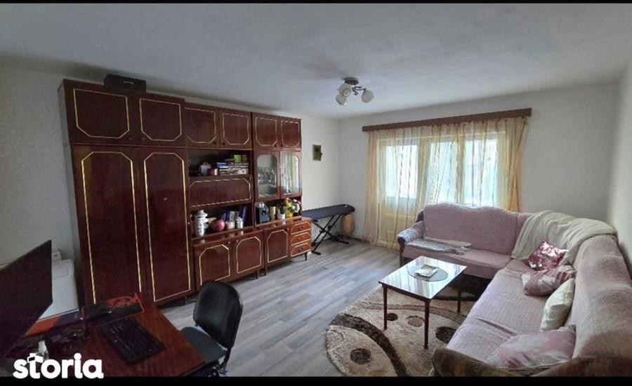 Apartament cu 3 camere decomandat, mobilat în Complex Studențesc