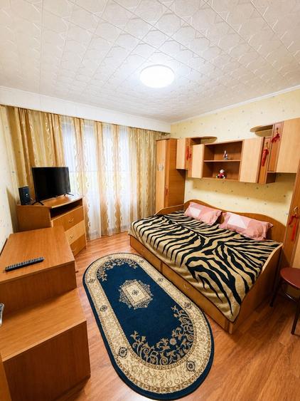Apartament cu 3 camere decomandat, mobilat în Titan