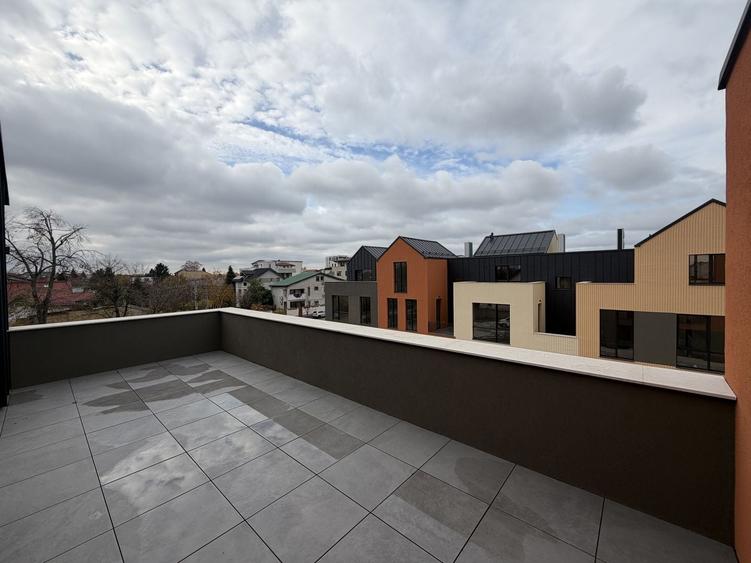 Casă cu 5 camere cu Piscina în Dămăroaia