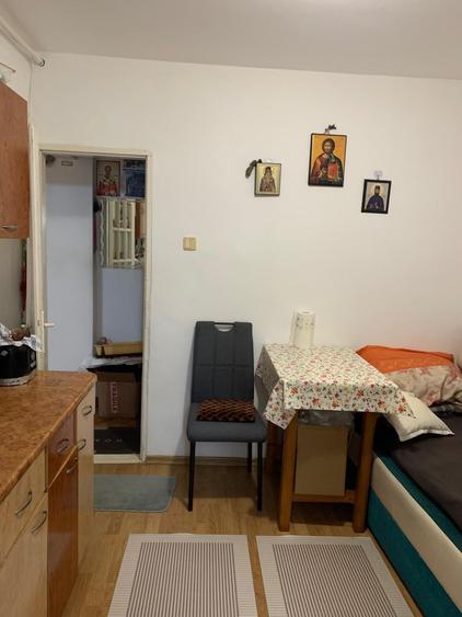 Garsonieră decomandată în Est