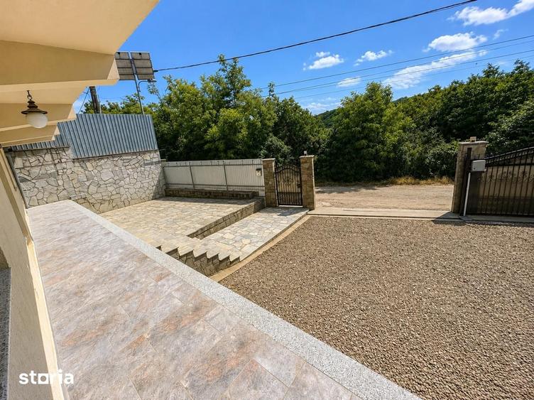 Casă cu 5 camere cu Teren 554 Mp în Mărgineni