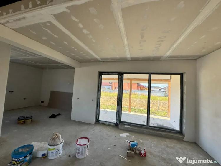 Casă cu 4 camere cu Teren 475 Mp în Mocira