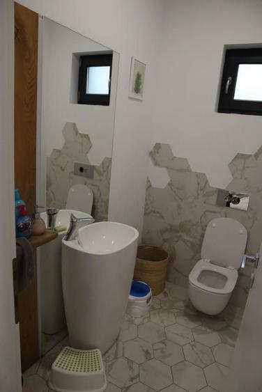 Casă individuală cu 6 camere cu Piscina în Nord