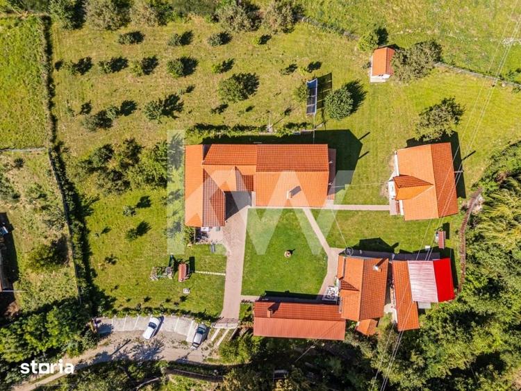 Casă cu Teren 3700 Mp în Vâlcele
