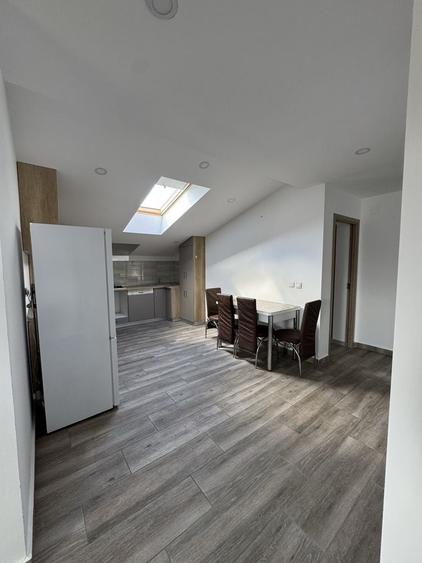 Apartament cu 3 camere decomandat în Florilor