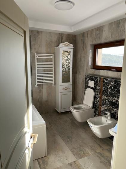 Casă cu 5 camere cu Teren 520 Mp în Valea Adâncă