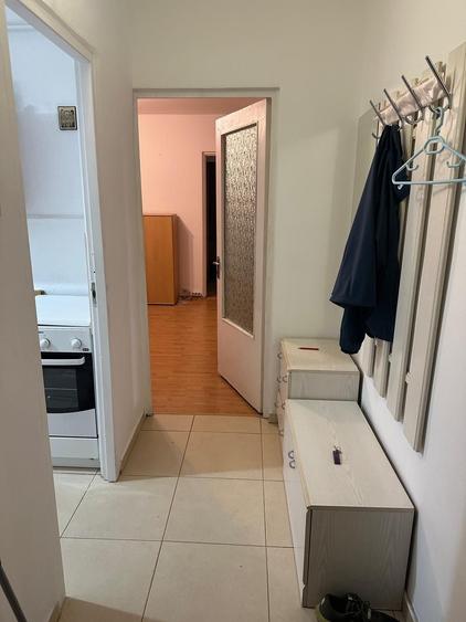 Apartament cu 3 camere semidecomandat în Dacia