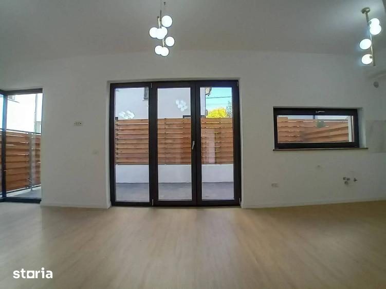 Casă cu 5 camere cu Teren 175 Mp în Străulești