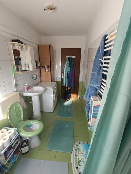 Apartament cu 3 camere decomandat în Șagului