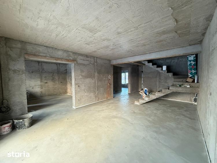 Casă cu 3 camere cu Teren 1300 Mp în Central