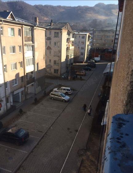 Apartament cu 2 camere decomandat în Băi
