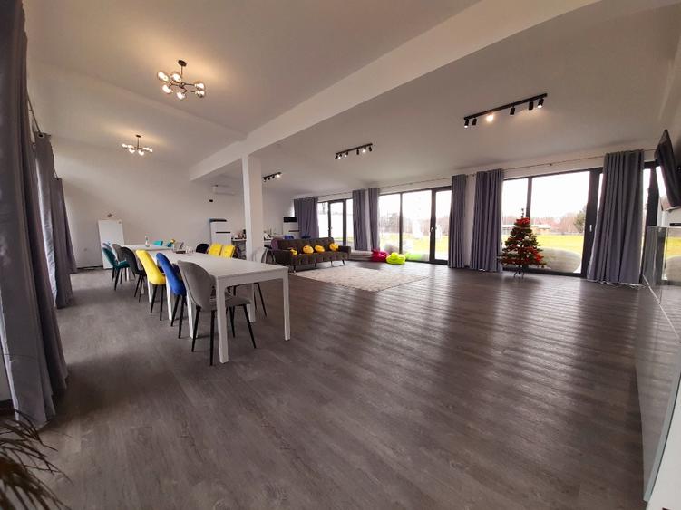 Casă individuală cu 10 camere cu Teren 4600 Mp în Central