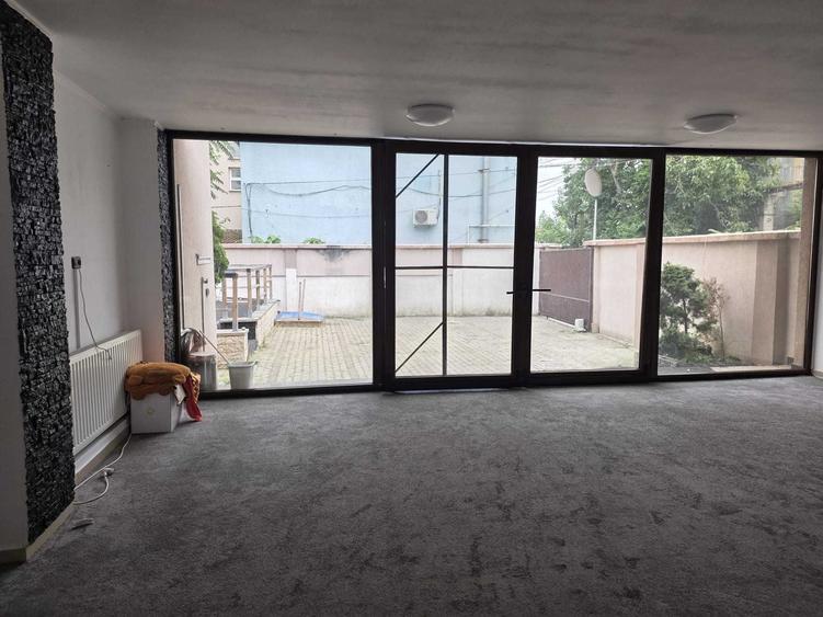 Spațiu comercial, de 390 mp, în Central