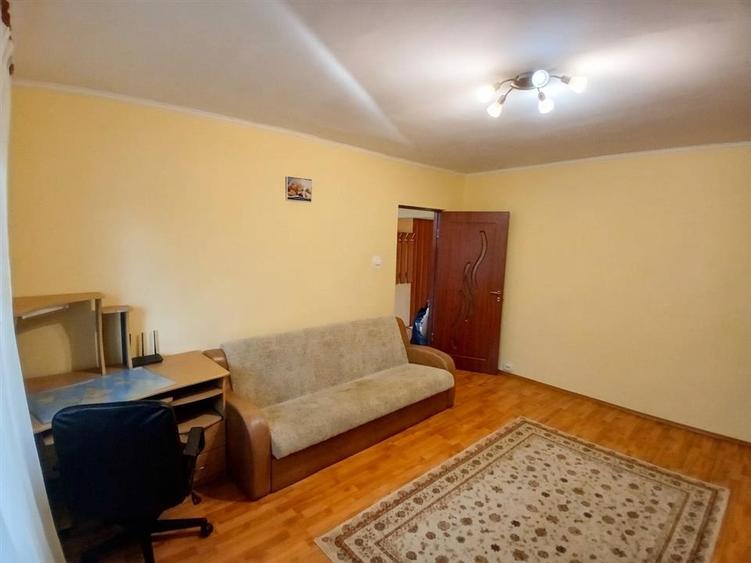 Apartament cu 3 camere decomandat în Centru Civic