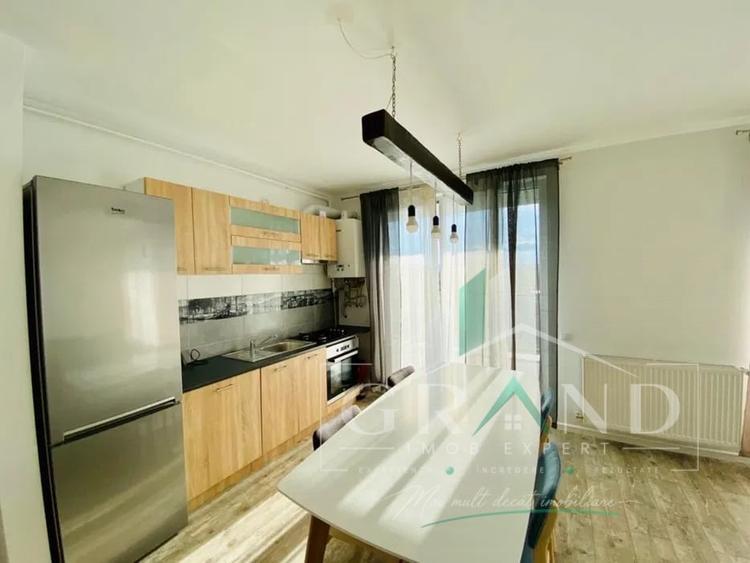 Apartament cu 3 camere semidecomandat, mobilat în Iris