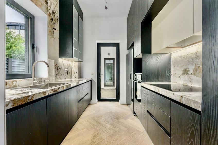 Duplex cu 6 camere cu Canalizare în Iancu Nicolae