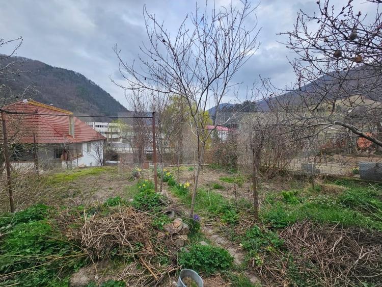 Casă individuală cu 4 camere cu Canalizare în Cugir