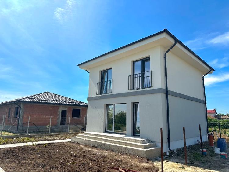 Casă individuală cu 3 camere cu Teren 220 Mp în Dumitrana