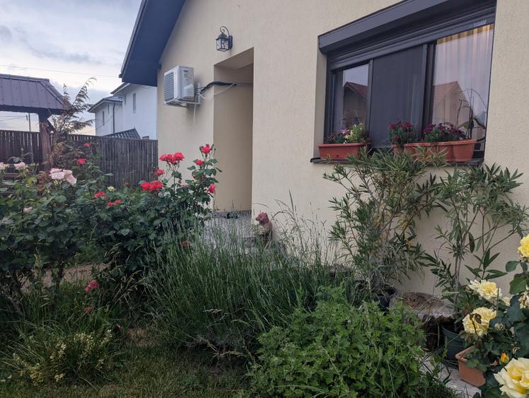 Casă individuală cu 2 camere cu Canalizare în Săbăreni