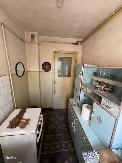 Apartament cu 3 camere semidecomandat în Exterior Vest