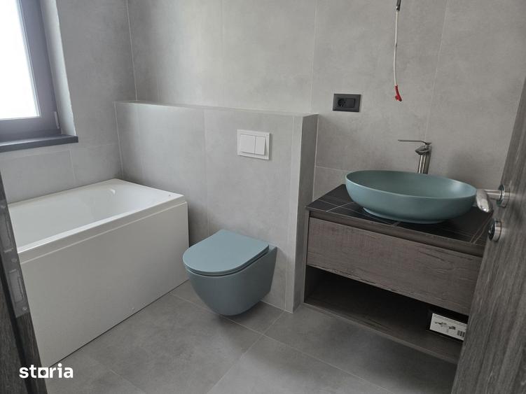 Casă cu 3 camere semidecomandat cu Teren 240 Mp în Central