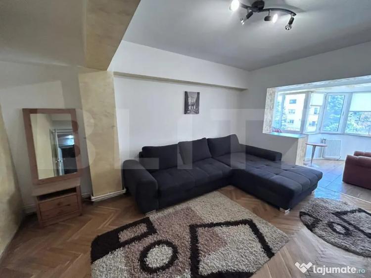 Apartament cu 3 camere semidecomandat în Central
