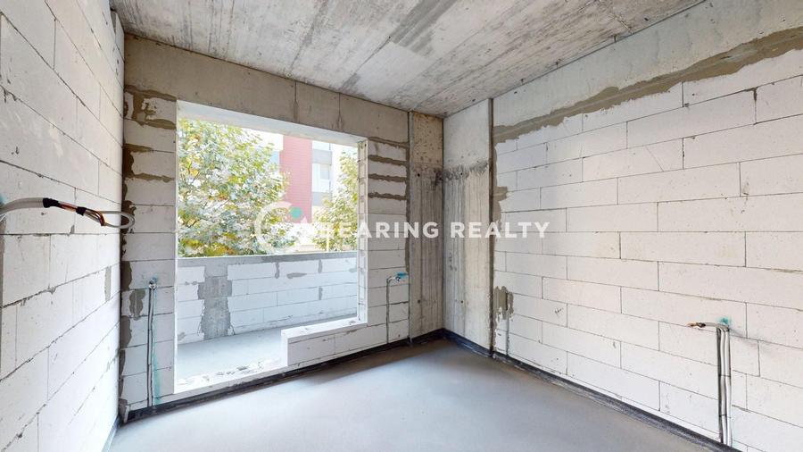 Apartament cu 3 camere semidecomandat în Est