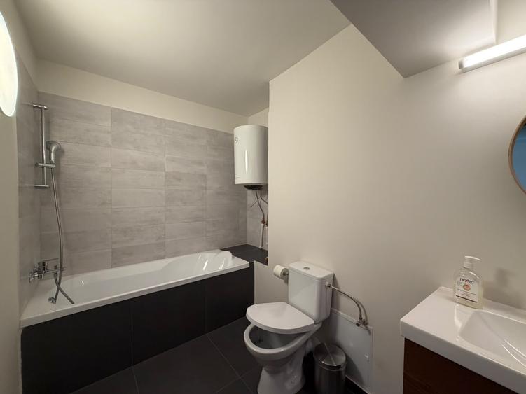 Apartament cu 4 camere semidecomandat în Unirii