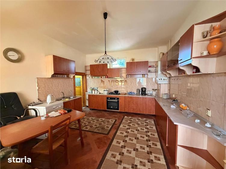Casă cu 6 camere cu Teren 680 Mp în Aurel Vlaicu