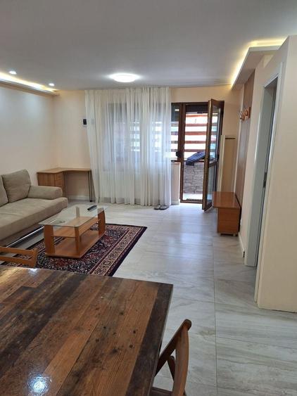 Apartament cu 2 camere decomandat, mobilat în Central