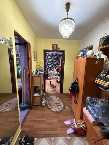 Apartament cu 3 camere decomandat în Berceni