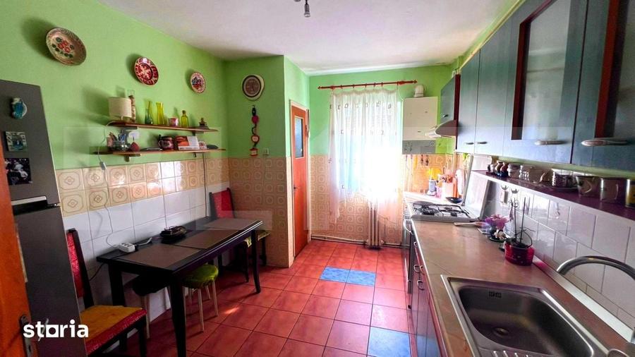 Apartament cu 4 camere decomandat în Central